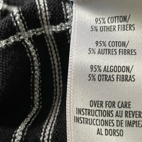 Elegant Black sweater with silver and white thread by August Max Wom size XL - Picture 7 of 7